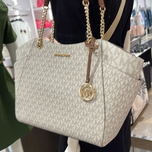 MICHAEL KORS LG CHAIN SHOULDER TOTE VANILLA - Picture 16 of 16